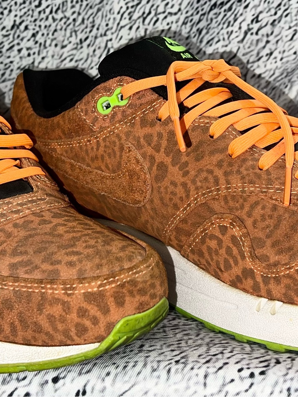 Nike Men’s Air Max 1 Premium FB Leopard-Pattern 2013 with Orange Laces size 11.5